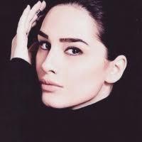 Sizce de Zilan Duru çok güzel kadın  değil mi??