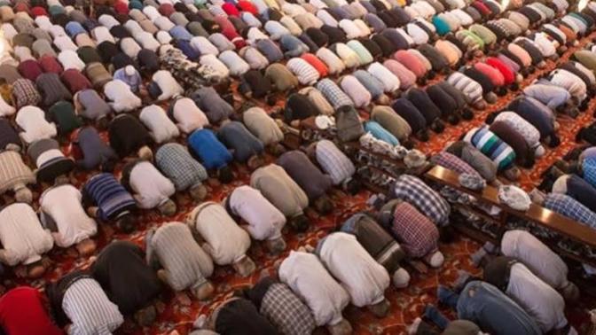 Namaz kılarken bir anda hapşırmak namazı bozar mı?