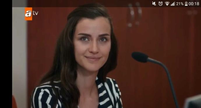 Bir döneme damga vuran Nefesi oynayan oyuncu İrem Helvacıoğlu dizi biter bitmez soluğu kuaförde aldı. Sizce kısa saçları nasıl?