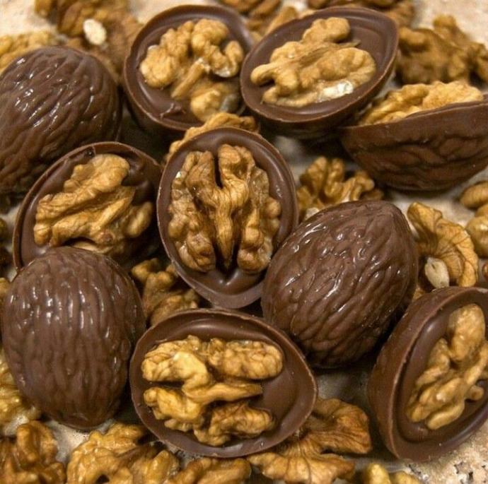 Çikolataya en çok hangi kuru yemiş yakışır , neden?