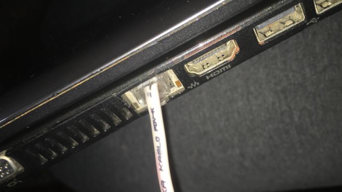 Bilgisayarımın usb girişine kablo sıkıştı nasıl çıkar?