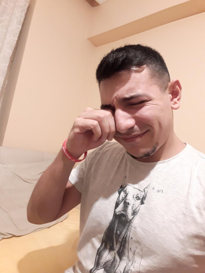 Erkekler ağlamaz.. ağlayan erkek ezik mi oluyor?