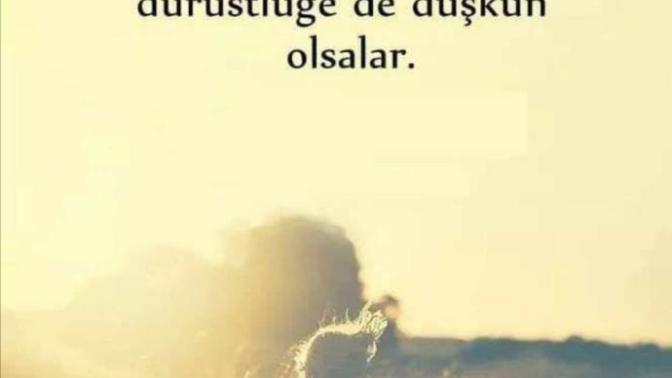 Dürüst olmak erdemlik ise bu kadar ikiyüzlü pardon yalaka bazı insanlar neden var?