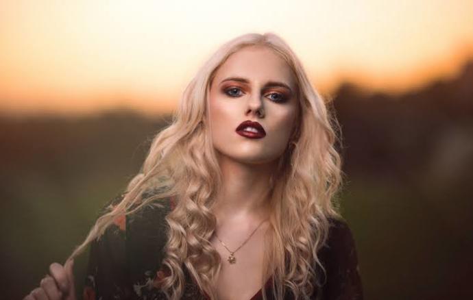 Burnu kemerli biri hangi saç modelini tercih etmeli?