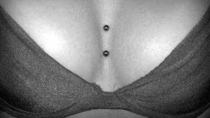 Göğüs ortası piercingi ve göbek piercingi nasıl sizceee?