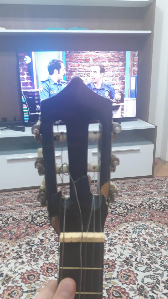Gitarımın başı kırıldı ne yapabilirim?