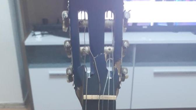 Gitarımın başı kırıldı ne yapabilirim?
