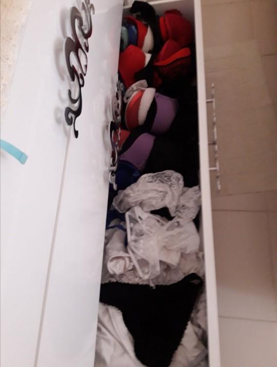 Erkek kardeşim cekmece mi karıştırmış, ne yapmak istiyor acaba?