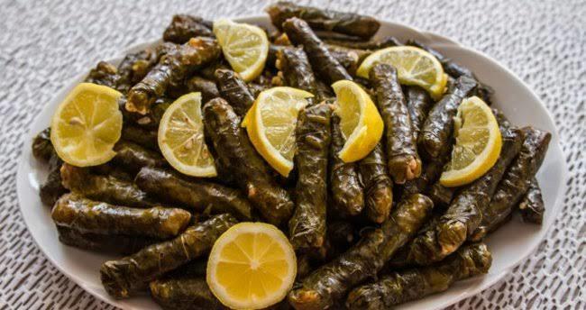 Ekmeği elden, yaprağı kelden mi yemek lazim?