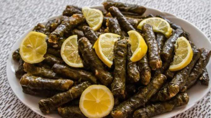 Ekmeği elden, yaprağı kelden mi yemek lazim?