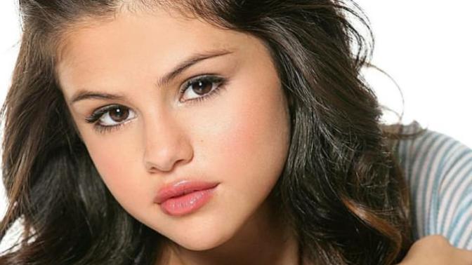 (resim) selena gomez'in 15 yaşında ki hali nasıl sizce?