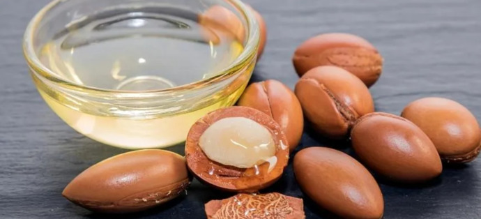 Kısa kirpiklerin daha uzun olması için argan yağı işe yarar mı?