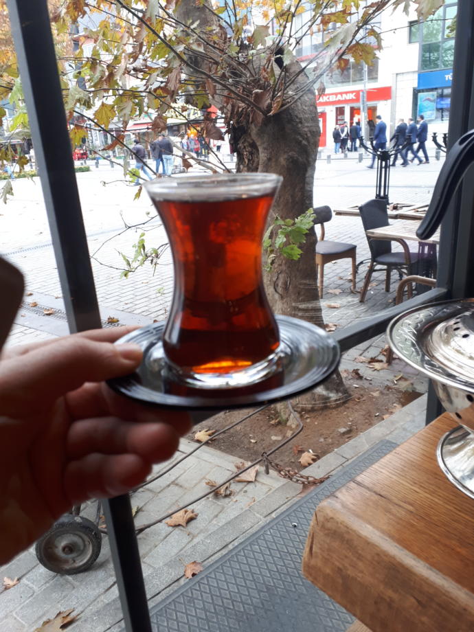 Sizce bu çay mı imamın abdest suyu mu?