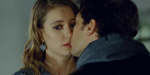 Birine aşıkken başka biriyle çıkabilir misiniz?