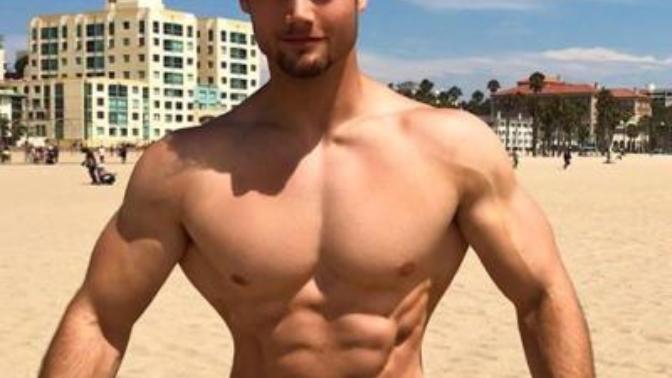 Kaslı ve dövmeli erkek mi yoksa kaslı ama dövmesiz erkek mi daha çekici daha cool daha sexy?