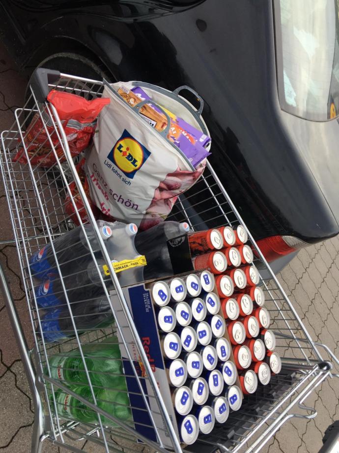 Almanyaya geldim bu kadar şeyi toplam 110 euroya aldık. Burası ne kadar ucuzmuş, Türkiye neden çok pahalı?