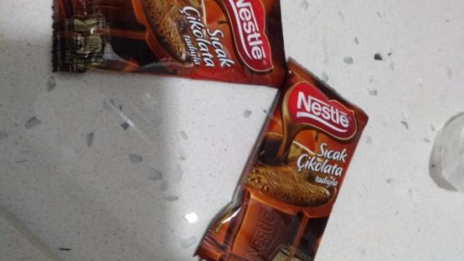 Arkadaşlar sıcak çikolata, su ile mi yoksa süt ile mi yapılır?