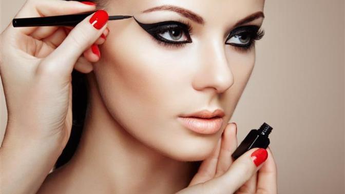 Kuyruklu eyeliner nasıl çekilir?