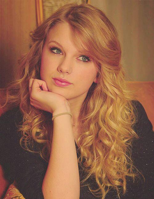 Dünyanın en güzel yüzlü şarkıcısı Taylor Swift