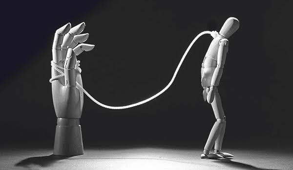 Bağımlı olmakla bağlı olmak arasındaki fark nedir?
