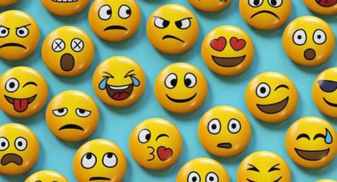 Sürekli emoji atan karşı cinse emoji atar mısınız? Atmalı mıyız?