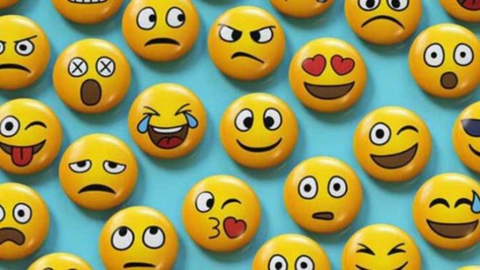 Sürekli emoji atan karşı cinse emoji atar mısınız? Atmalı mıyız?