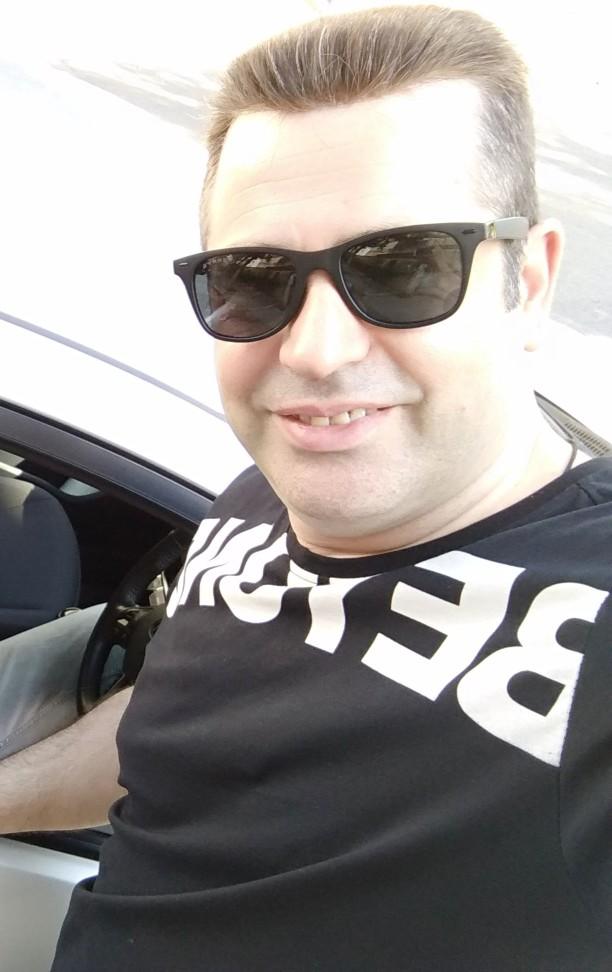 Kızlar protez saç (takma saç) kullanan bir erkekle sevgili olur muydunuz?