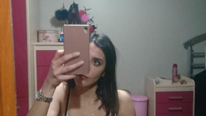 Kadınlarda beyazın içine siyah sütyeni hoş buluyor musunuz?