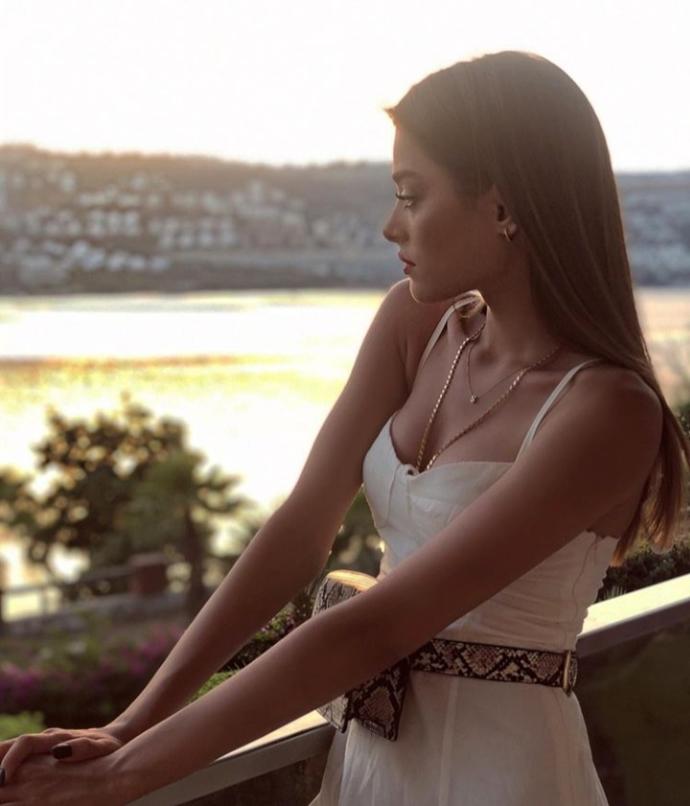 Simay Barlas güzel mi?