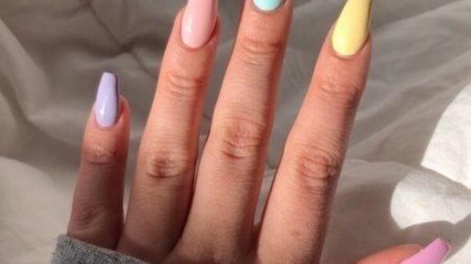 Tırnağa farklı renkler mi yoksa tek renk mi daha güzel durur?💅🏾?
