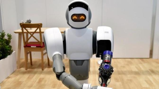 Evi kendi temizleyen, kendini şarj eden, ne zaman temizleyeceğine karar veren, evi rahatsız etmeyen temizlik robotu iyi midir?