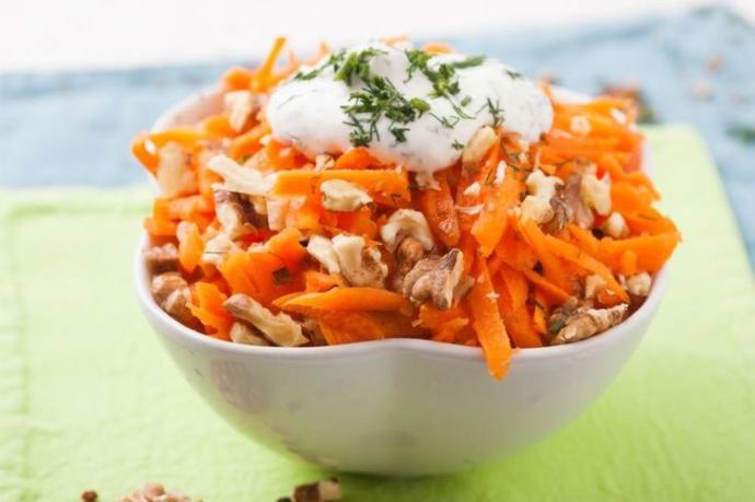 Yemeklerin yanında salata yemek neden faydalı?