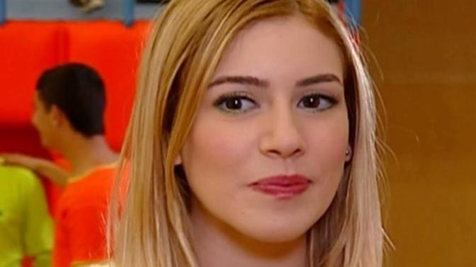 Hangisi daha güzel sizce leyla mi, selena mi?