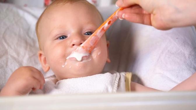 Bebeklere kefir verilir mi, kaç aylık bebek kefir içebilir?