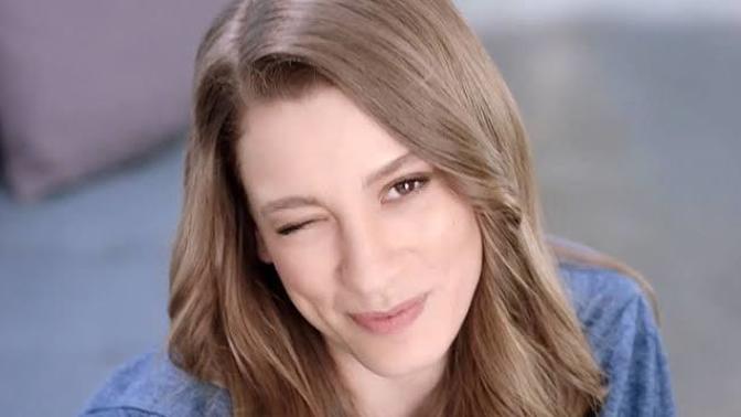 Serenay Sarıkaya'nın bu saç rengi nedir?