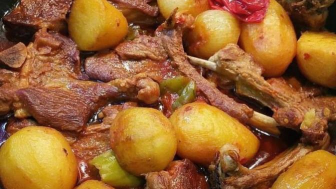 Fırında pişen et ve tavuk yemeklerinde patates kabuklu mu kabuksuz mu tercih edilmeli?