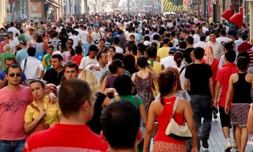 istiklal caddesi insanlar