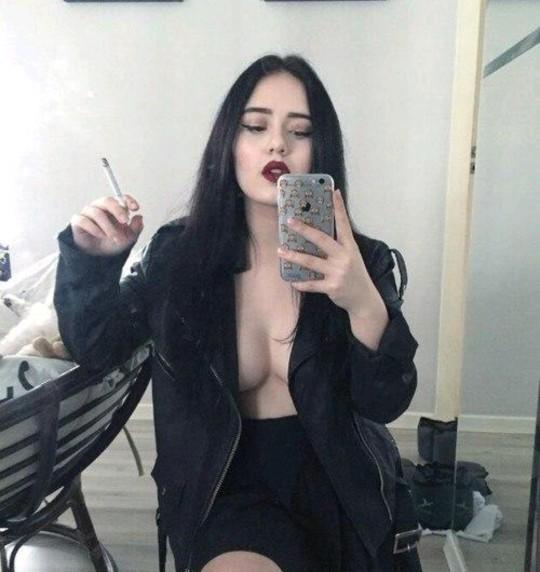Seksi olmak için gereken seksi kıyafetler midir, seksi fizik midir?