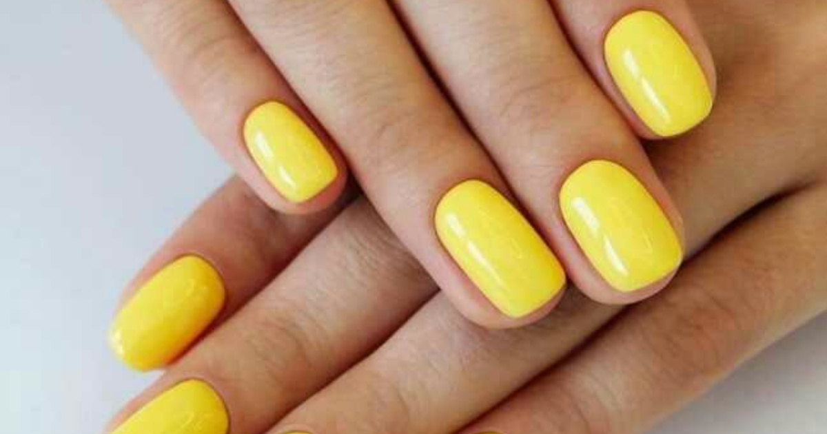 Светло желтый маникюр. Дизайн коротких ногтей желтого цвета. Маникюр в желтом цвете на короткие. Дизайн ногтей 2022 лето желтый. Жёлтый маникюр на короткие ногти.