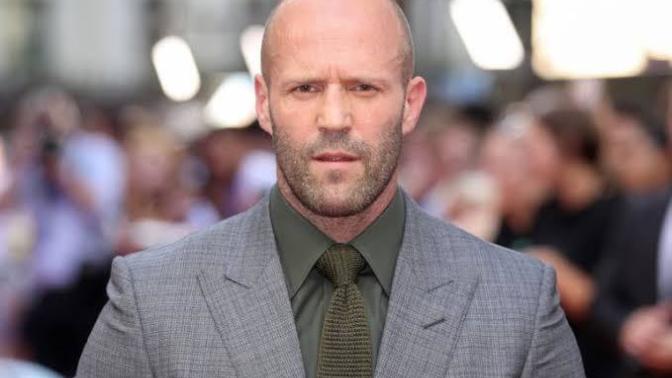 Neden kel erkekler Jason Statham gibi karizmatik yakışıklı değil de, bakkalcı Mahmut abiye benziyorlar?