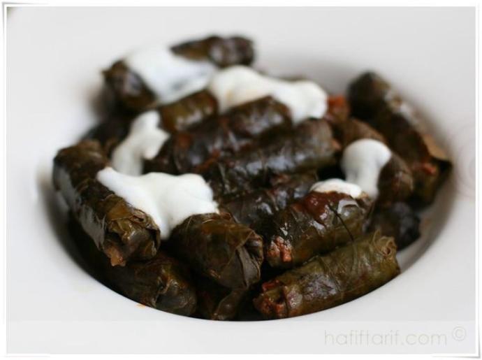 Senin midene ve gözüne hitap eden yaprak sarma kıymalı mı olmalı zeytin yağlı mı?