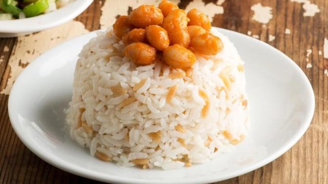 Pilav kaç kalori, yanında salata yesem pilavın kalorisi çok mu artar?
