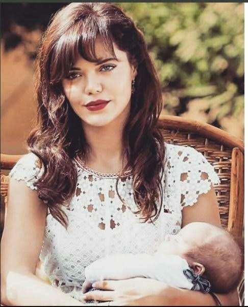 Hilal Altınbilek mi daha güzel Fahriye Evcen mi??