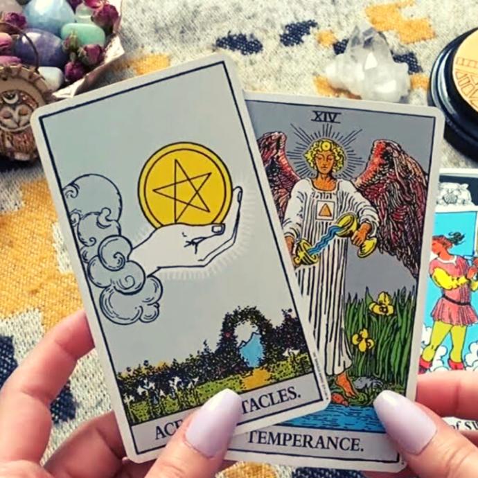 Yepyeni bir yıl yeni başlangıçlar: Sorunu sor, senin adına bir Tarot kartı çekip sorunu yanıtlayalım! 2020de seni neler bekliyor?