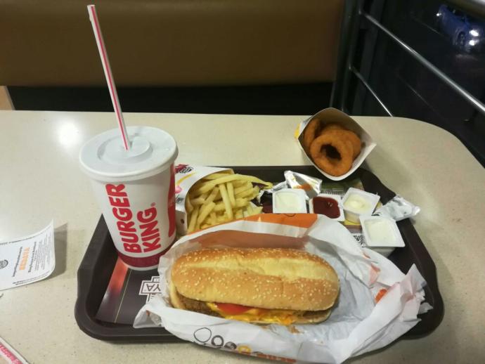 Burger Kingte hamburger yiyen birinin Flört teklifini Kabul eder misiniz?