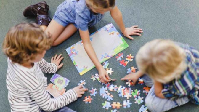 3 yaşındaki çocuğun puzzle yapması normal mi, nasıl destekleyebiliriz?
