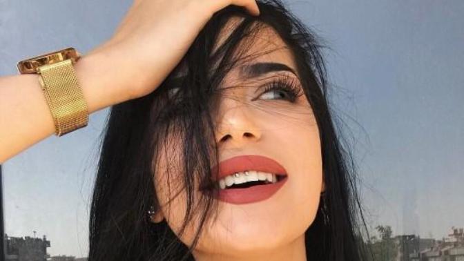 Gülüşü güzel kadın mı daha cezbedici yoksa, bakışı güzel olan kadın mı?