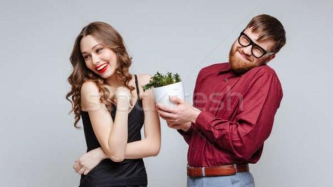 Kadınların gözünde utangaç erkekler mi yoksa cesur erkekler mi bir adım öndedir?