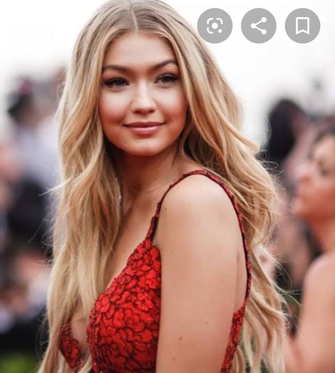 Gigi Hadid mi Hande Erçel mi?