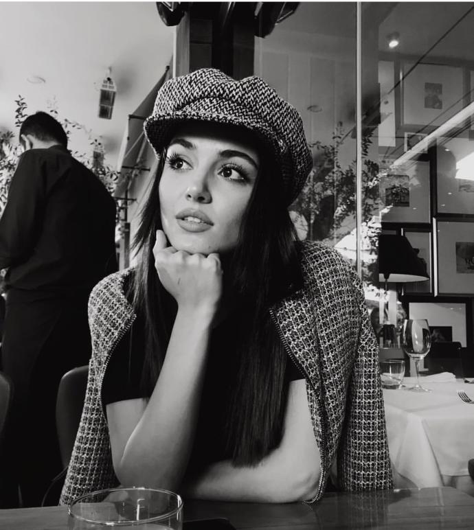 Gigi Hadid mi Hande Erçel mi?